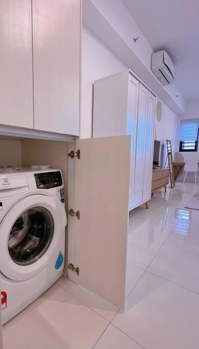 Spacious Connecting 4px, Chambers Kl, Walking Distance To Lrt, Mrt, Sunway Putra Mall & Pwtc Pangsapuri *