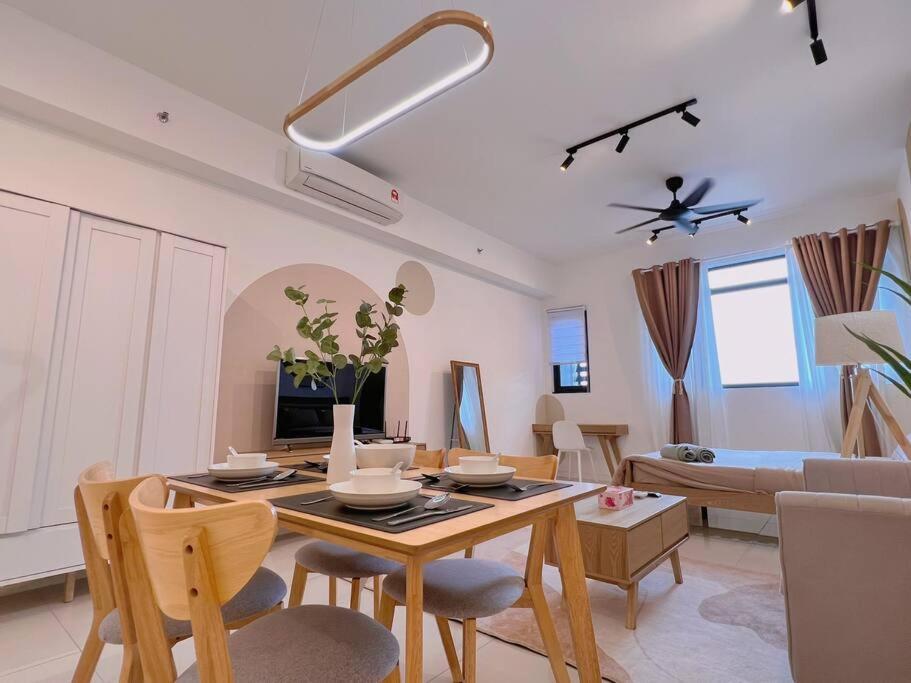 Pangsapuri Spacious Connecting 4px, Chambers Kl, Walking Distance To Lrt, Mrt, Sunway Putra Mall & Pwtc *